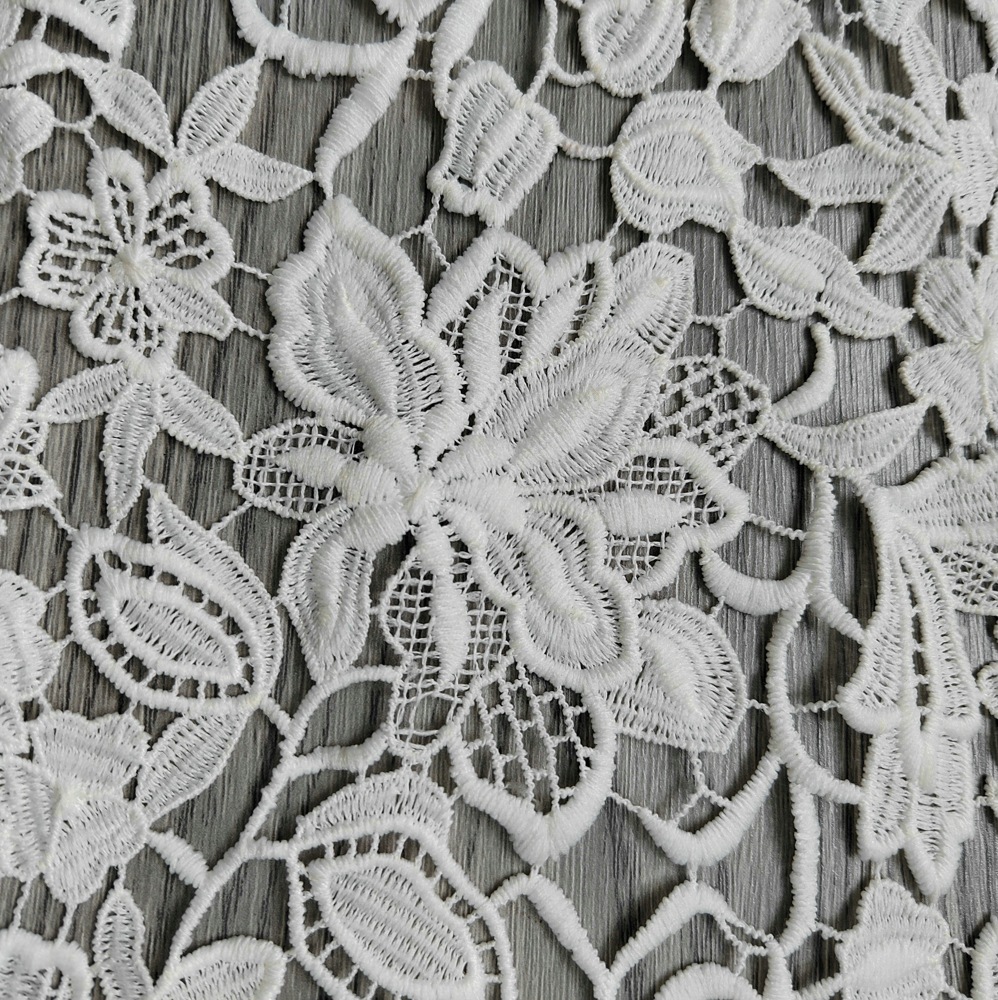 Magnifique tissu brodé en dent - Wedding Solution avis et prix