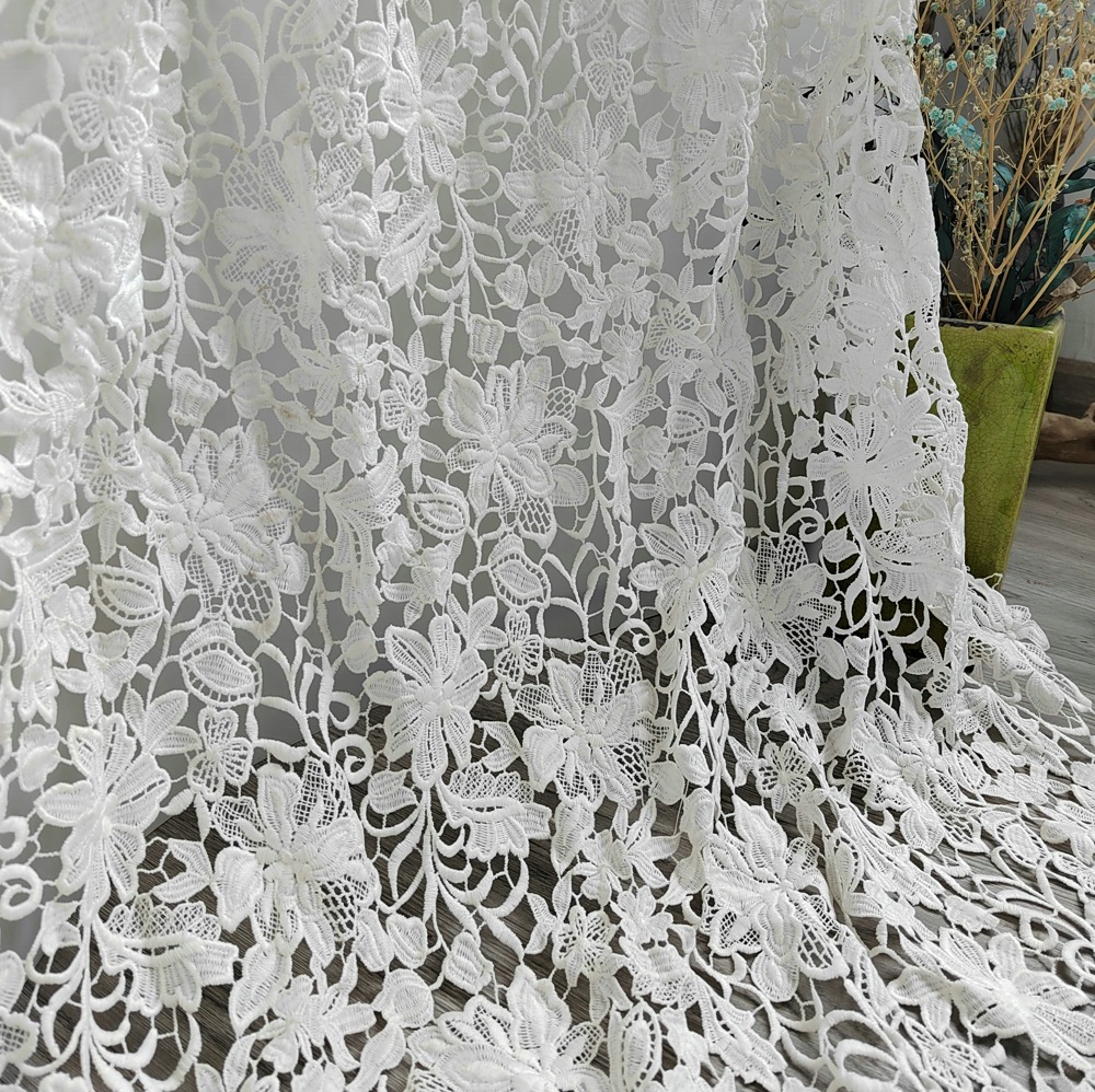Magnifique tissu brodé en dent - Wedding Solution avis et prix