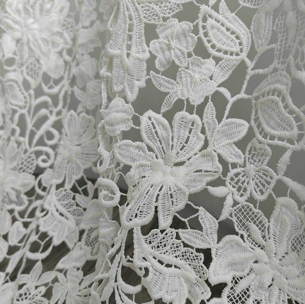 Magnifique tissu brodé en dent - Wedding Solution avis et prix
